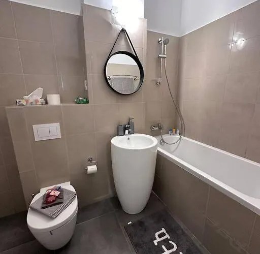 Cozy 1 Bedroom Апартаменти